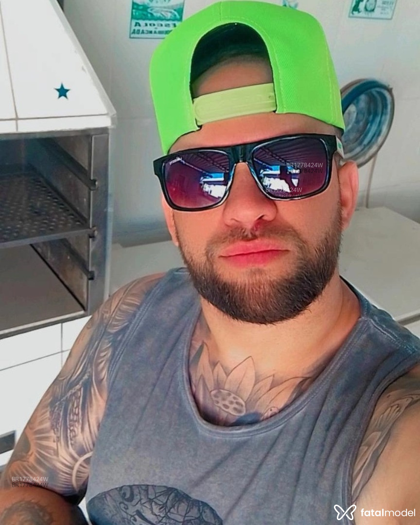 Acompanhante homem sem cabelo de olhos verdes - Bruno Dantas Acompanhante homem sem cabelo de olhos verdes - Bruno Dantas