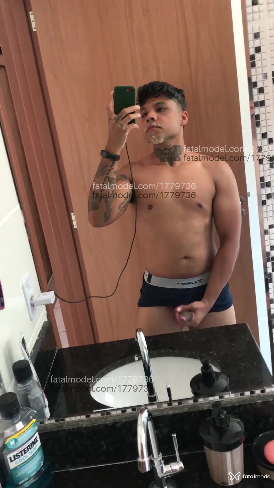 Acompanhante homem com cabelo grisalho de olhos castanhos em Valparaíso de Goiás Acompanhante homem com cabelo grisalho de olhos castanhos em Valparaíso de Goiás - Rikoseijas
