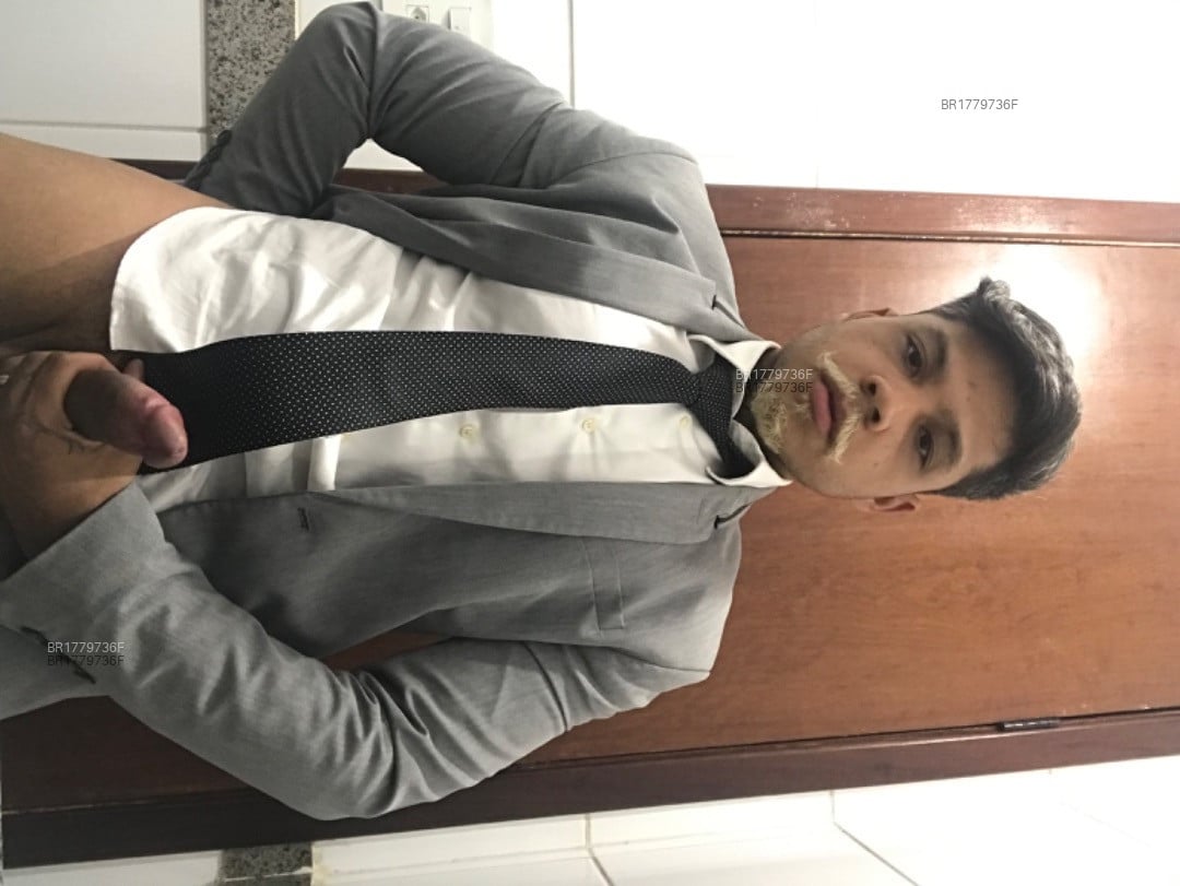 Acompanhante homem com cabelo grisalho de olhos castanhos em Valparaíso de Goiás Acompanhante homem com cabelo grisalho de olhos castanhos em Valparaíso de Goiás - Rikoseijas
