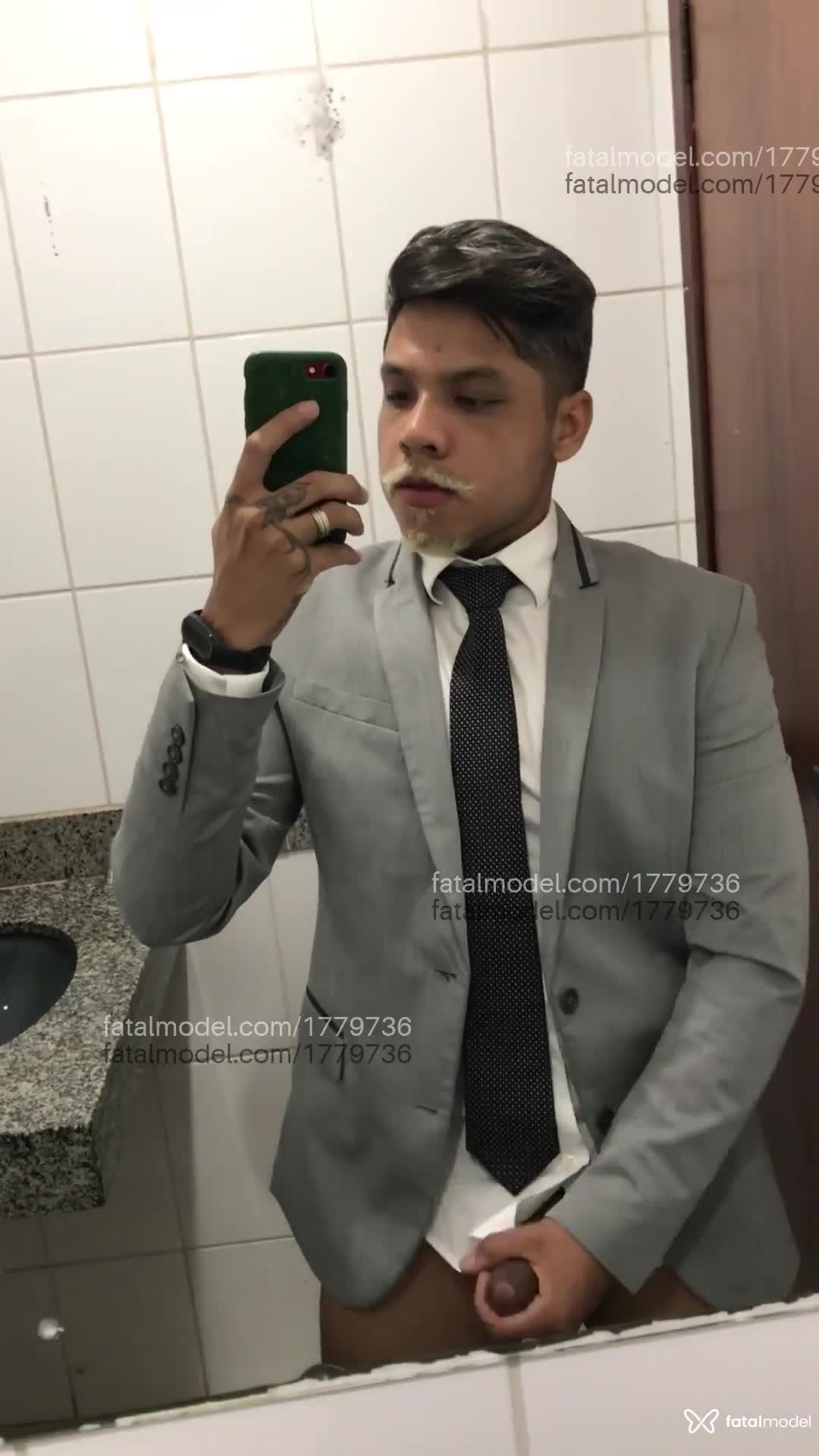 Acompanhante homem com cabelo grisalho de olhos castanhos em Valparaíso de Goiás Acompanhante homem com cabelo grisalho de olhos castanhos em Valparaíso de Goiás - Rikoseijas