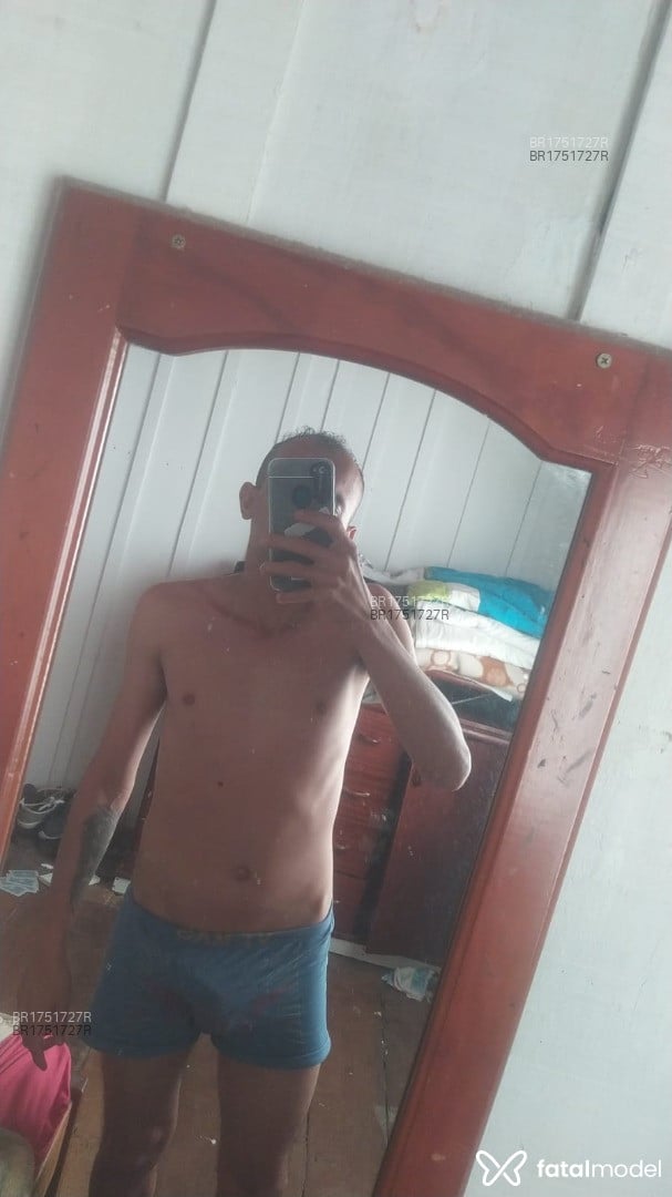 Acompanhante homem com cabelo castanho de olhos castanhos em Joinville - Novinho dotado