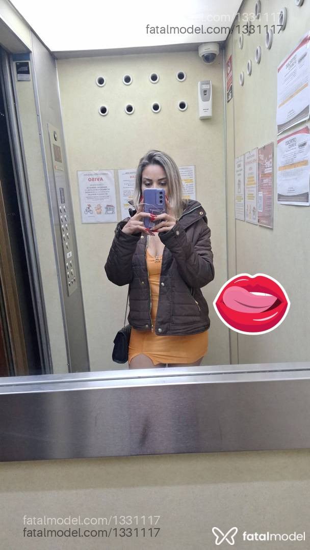 Acompanhante mulher loira (o) de olhos castanhos - Danielyz