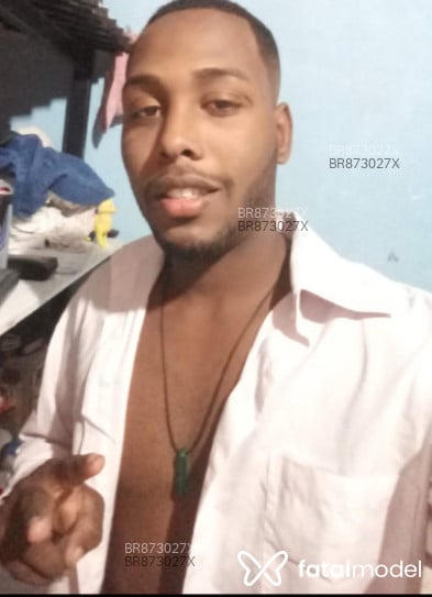Acompanhante homem com cabelo castanho de olhos castanhos em Armação dos Búzios - Preto buziano