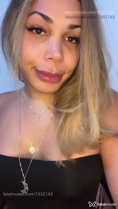Acompanhante mulher trans com cabelo castanho de olhos castanhos - Maju Garcia Acompanhante mulher trans com cabelo castanho de olhos castanhos - Maju Garcia