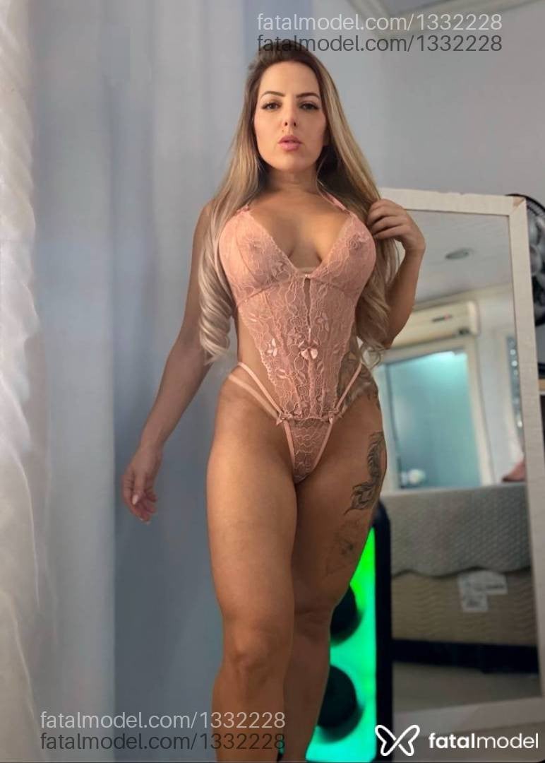 Acompanhante mulher loira (o) de olhos verdes em Itajaí - Cléo Massagemm