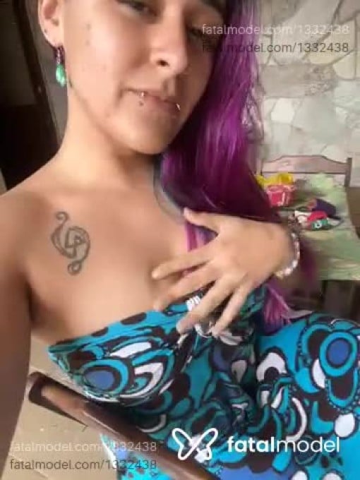 Acompanhante mulher com cabelo colorido de olhos castanhos em São José dos Campos Acompanhante mulher com cabelo colorido de olhos castanhos em São José dos Campos - Rafaela Unicórnio