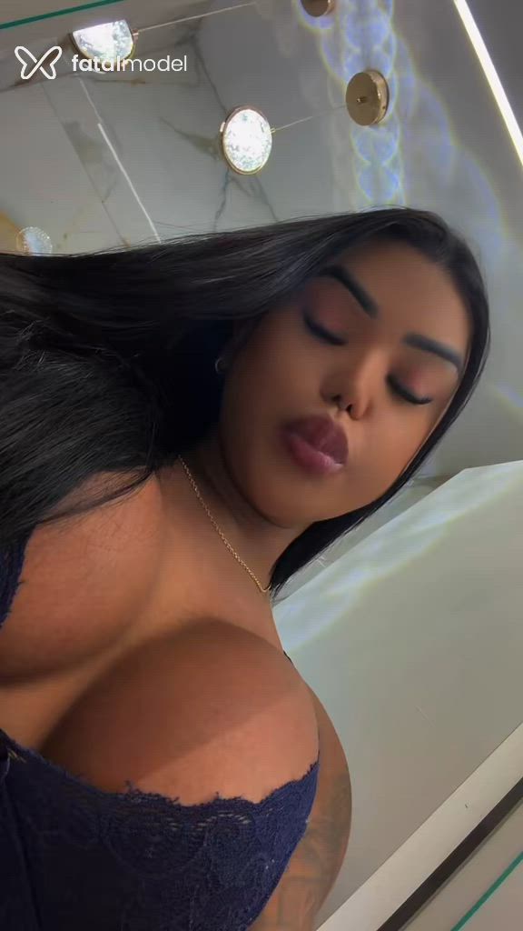 Acompanhante mulher trans morena (o) de olhos castanhos em Virtual Acompanhante mulher trans morena (o) de olhos castanhos em Virtual - Isabela Reis