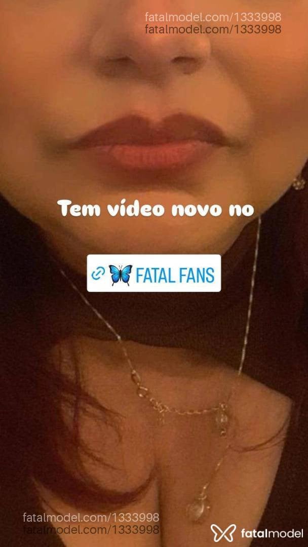 Acompanhante mulher com cabelo colorido de olhos castanhos em Caxias do Sul Acompanhante mulher com cabelo colorido de olhos castanhos em Caxias do Sul - Déia fogaça