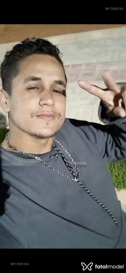 Acompanhante homem morena (o) de olhos castanhos em Itajaí - Adyann