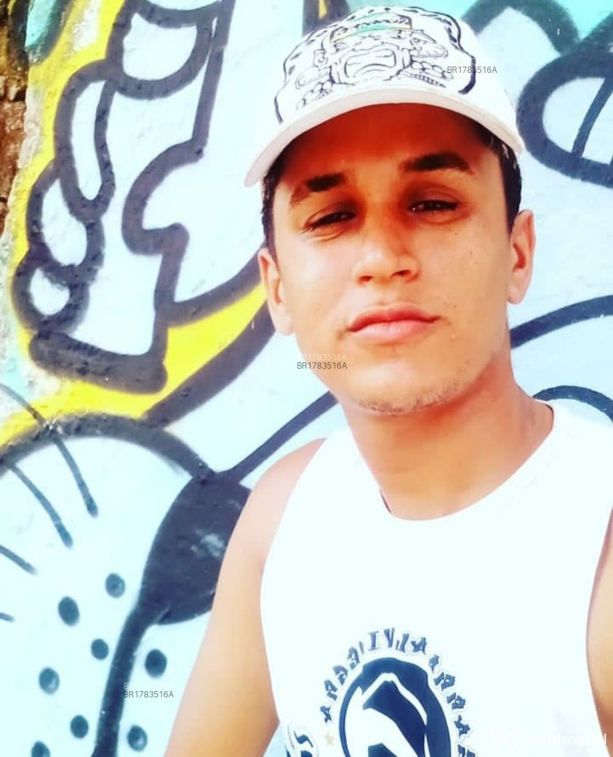 Acompanhante homem morena (o) de olhos castanhos em Itajaí - Adyann
