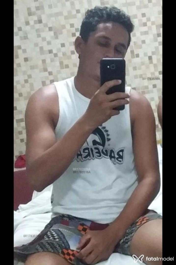 Acompanhante homem morena (o) de olhos castanhos em Itajaí - Adyann