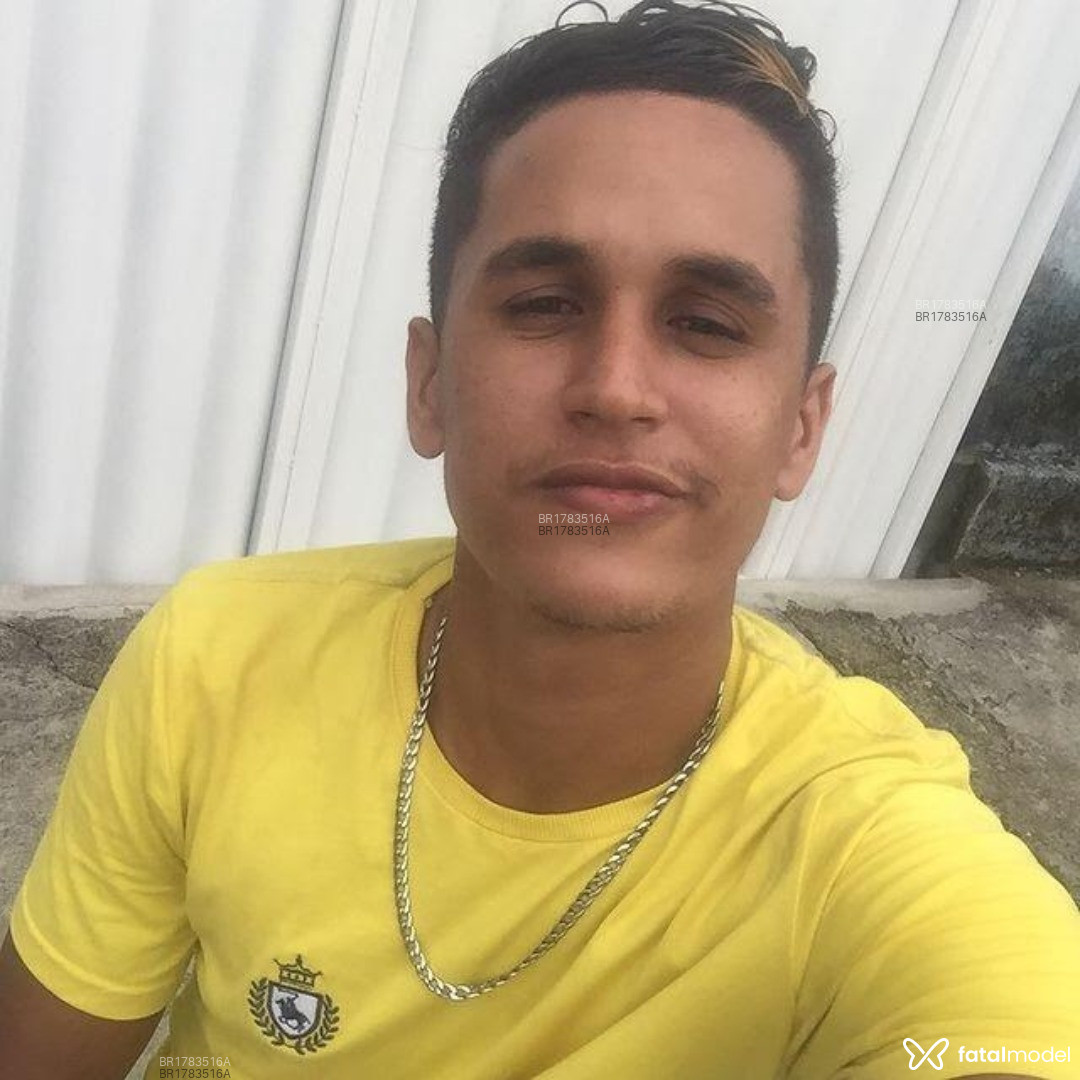 Acompanhante homem morena (o) de olhos castanhos em Itajaí - Adyann