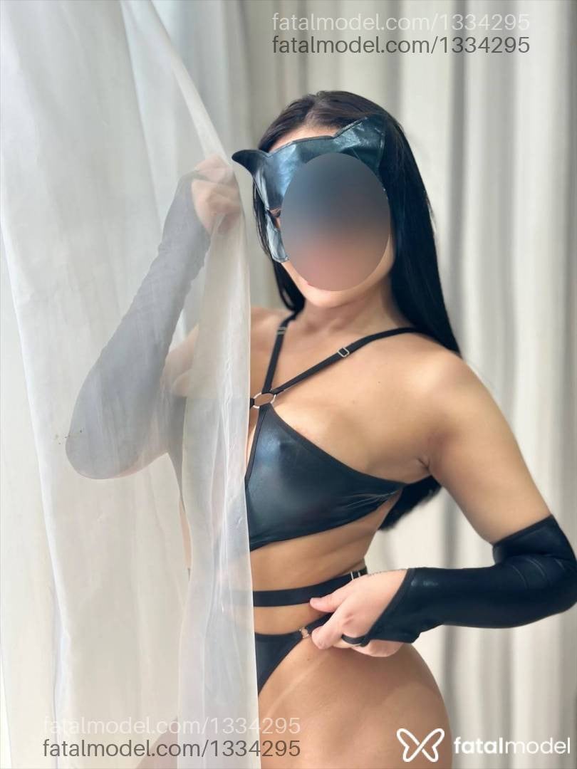 Acompanhante mulher com cabelo castanho de olhos castanhos - Serena Lins