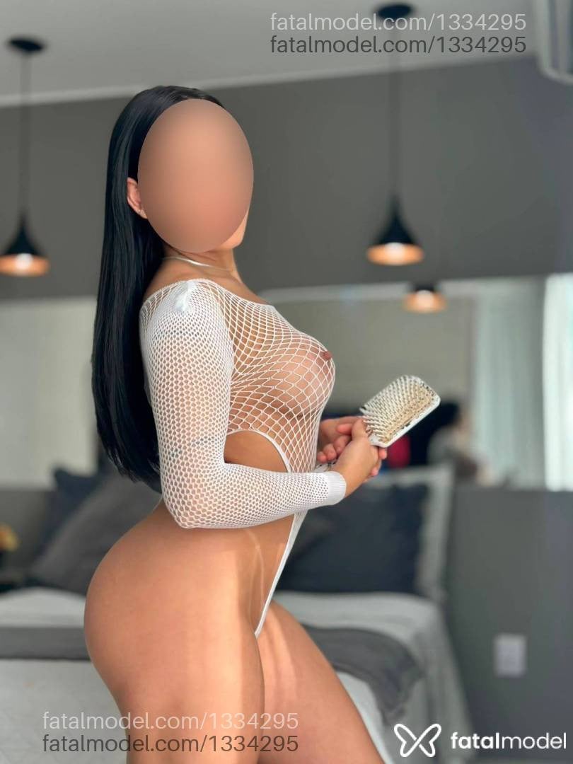 Acompanhante mulher com cabelo castanho de olhos castanhos - Serena Lins