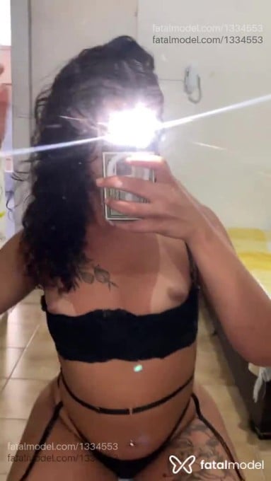 Acompanhante mulher trans com cabelo castanho de olhos castanhos em Iúna - Kayla dias