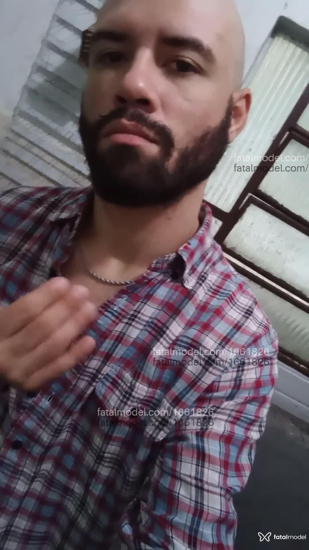 Acompanhante homem sem cabelo de olhos castanhos em Porto Alegre - Samuh