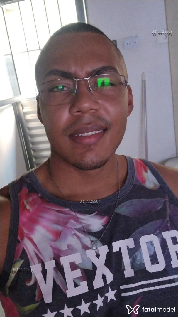 Acompanhante homem morena (o) de olhos pretos em São Carlos - Adriano Santos