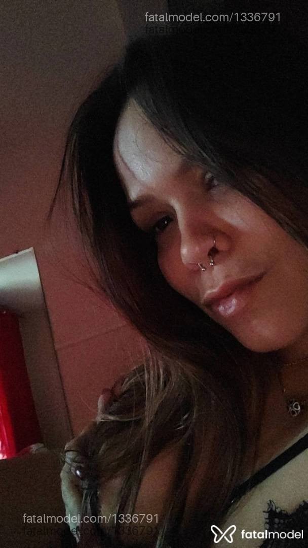 Acompanhante mulher loira (o) de olhos castanhos - Melina Mancini