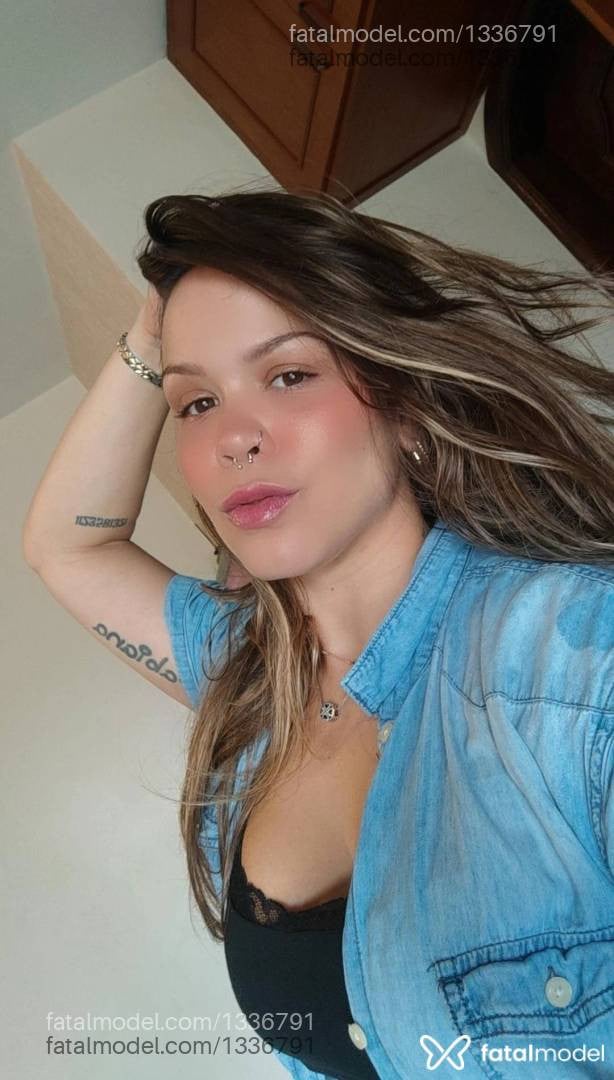 Acompanhante mulher loira (o) de olhos castanhos em São José dos Campos - Melina Mancini