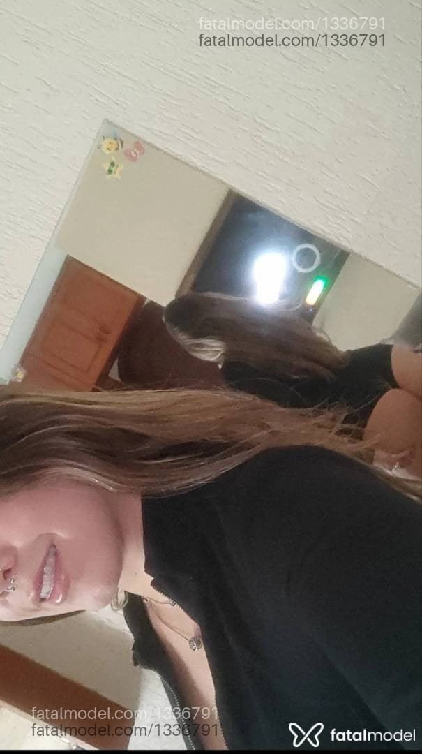 Acompanhante mulher loira (o) de olhos castanhos - Melina Mancini