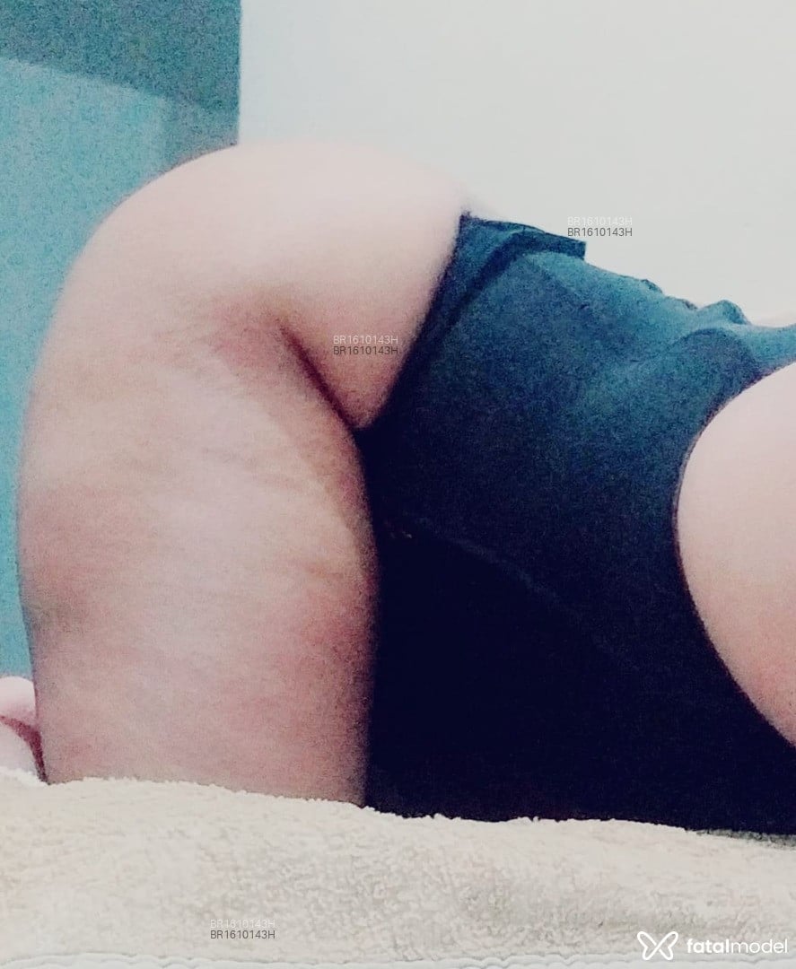 Acompanhante mulher com cabelo castanho de olhos castanhos - Donatto Acompanhante mulher com cabelo castanho de olhos castanhos - Donatto