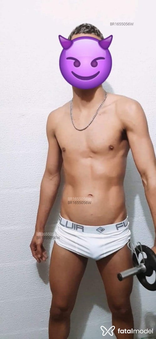 Acompanhante homem com cabelo castanho de olhos pretos em Angra dos Reis - MIGUEL