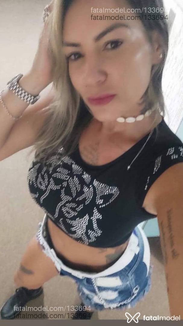 Acompanhante mulher loira (o) de olhos mel - Marrie Urackh