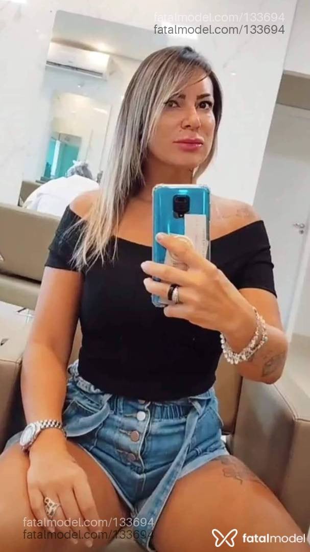 Acompanhante mulher loira (o) de olhos mel - Marrie Urackh Acompanhante mulher loira (o) de olhos mel - Marrie Urackh