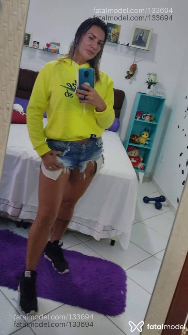 Acompanhante mulher loira (o) de olhos mel - Marrie Urackh