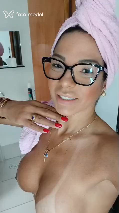 Acompanhante mulher morena (o) de olhos castanhos - Sara Oliveira Acompanhante mulher morena (o) de olhos castanhos - Sara Oliveira