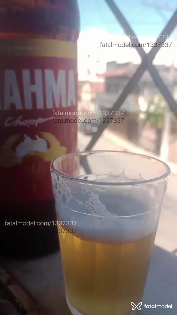 Acompanhante mulher morena (o) de olhos mel - Melany