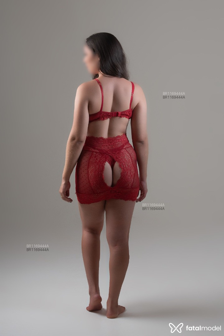Acompanhante mulher com cabelo castanho de olhos mel em Virtual Acompanhante mulher com cabelo castanho de olhos mel em Virtual - Letícia