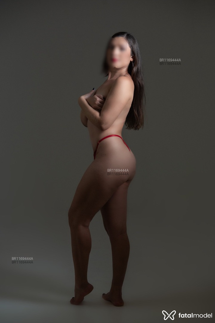 Acompanhante mulher com cabelo castanho de olhos mel em Virtual Acompanhante mulher com cabelo castanho de olhos mel em Virtual - Letícia