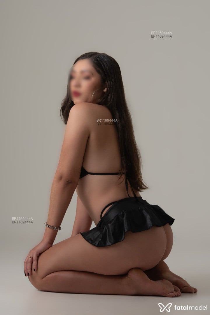 Acompanhante mulher com cabelo castanho de olhos mel em Virtual Acompanhante mulher com cabelo castanho de olhos mel em Virtual - Letícia
