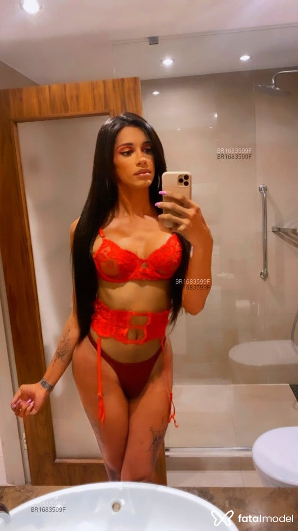 Acompanhante mulher trans loira (o) de olhos cinza em Rio de Janeiro - Michelle Duarte