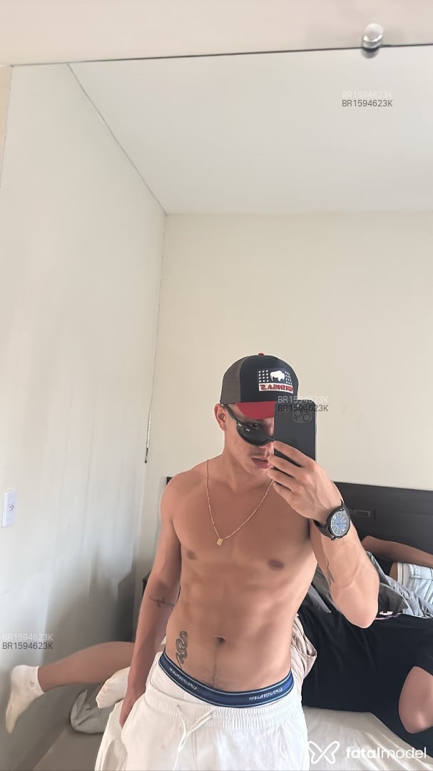 Acompanhante homem morena (o) de olhos castanhos - Pedrinho Acompanhante homem morena (o) de olhos castanhos - Pedrinho