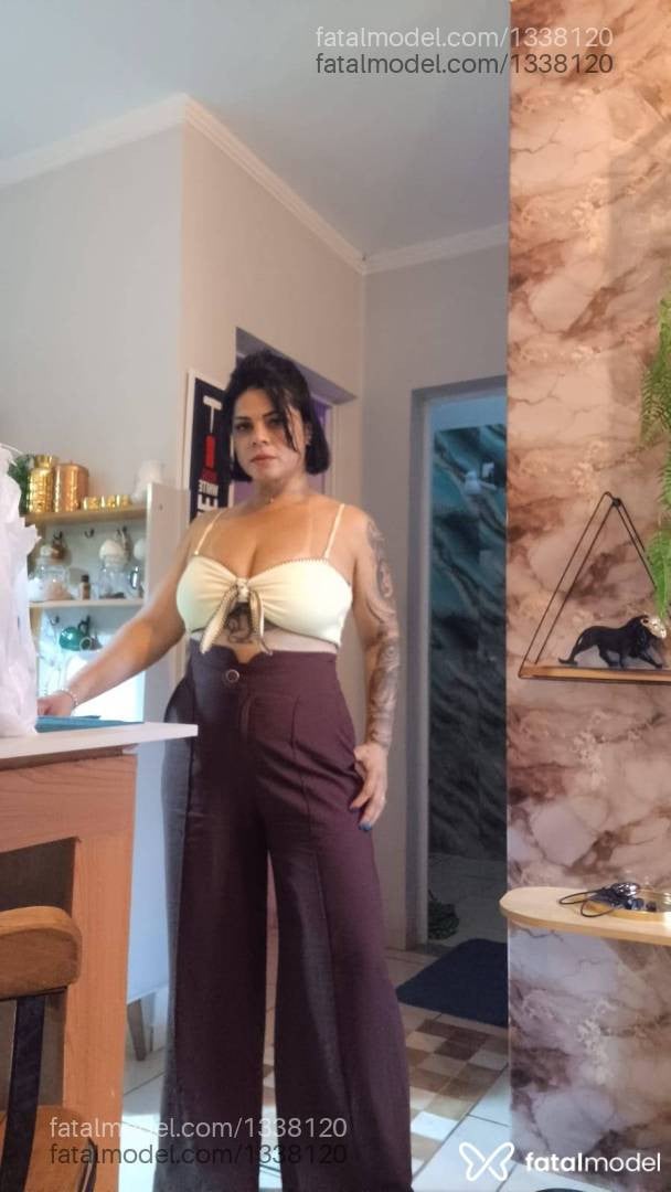 Acompanhante mulher morena (o) de olhos castanhos - Cléo Cleópatra
