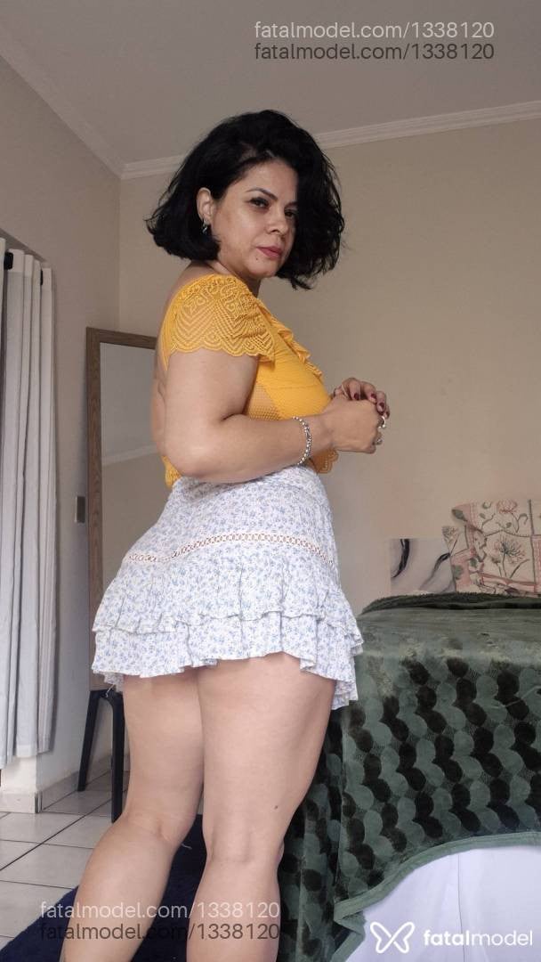 Acompanhante mulher morena (o) de olhos castanhos - Cléo Cleópatra