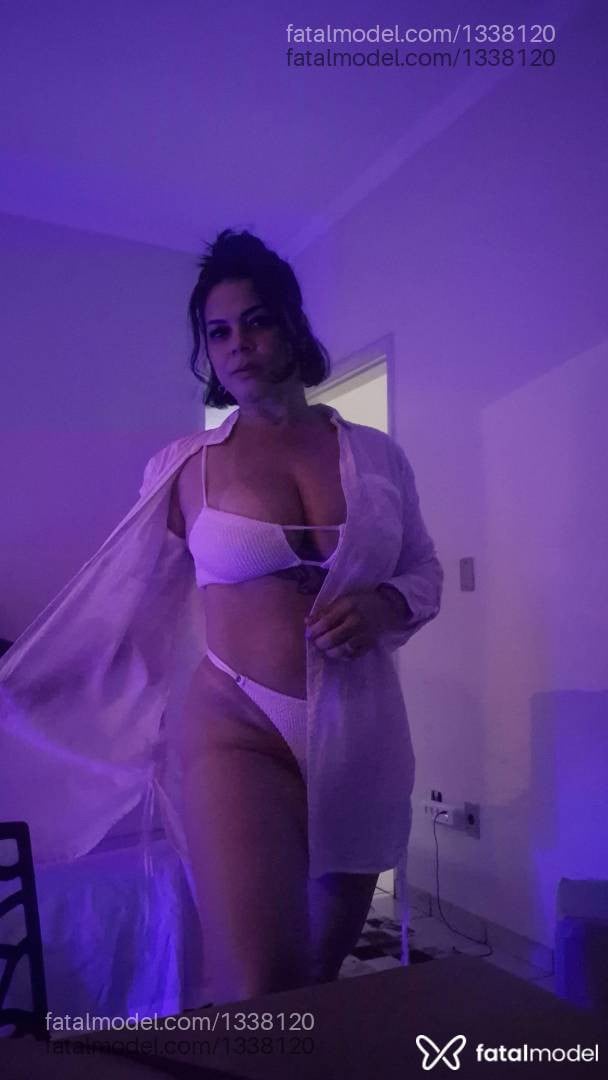 Acompanhante mulher morena (o) de olhos castanhos - Cléo Cleópatra