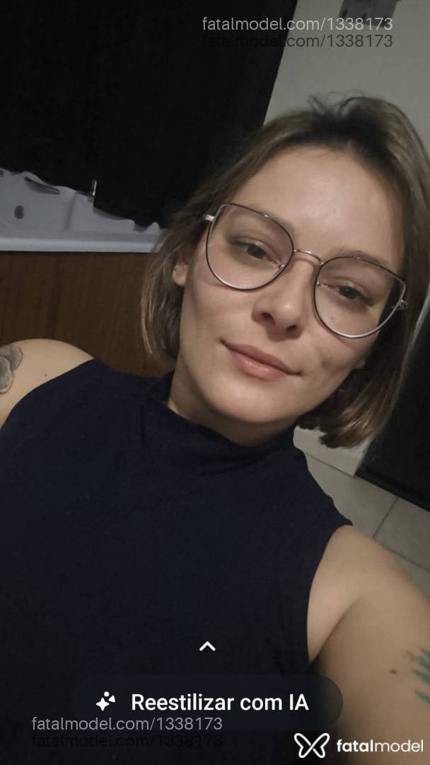 Acompanhante mulher loira (o) de olhos castanhos - Nicoli