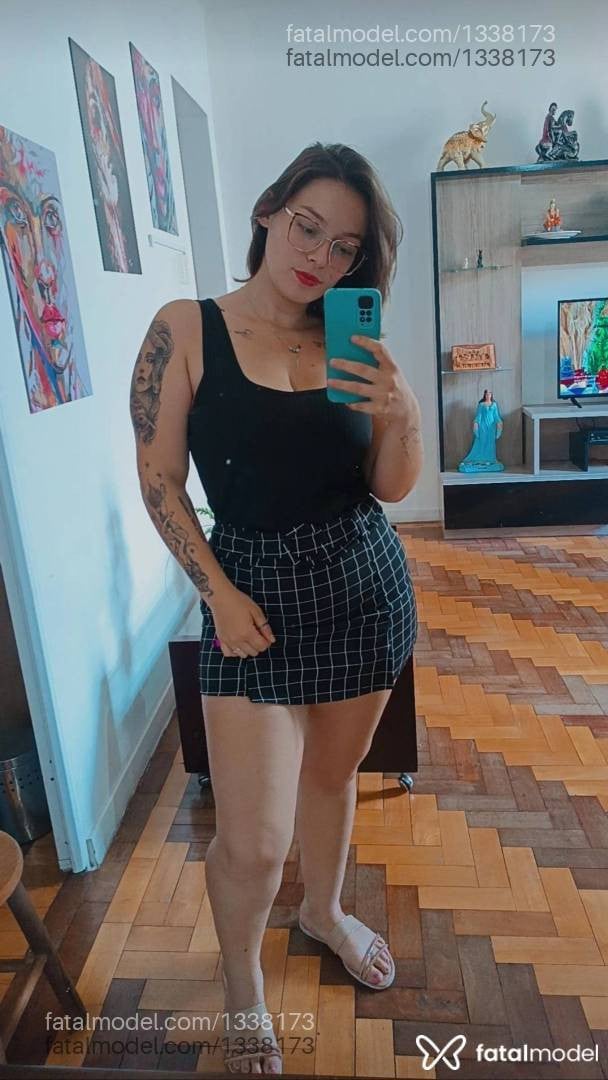 Acompanhante mulher loira (o) de olhos castanhos - Nicoli
