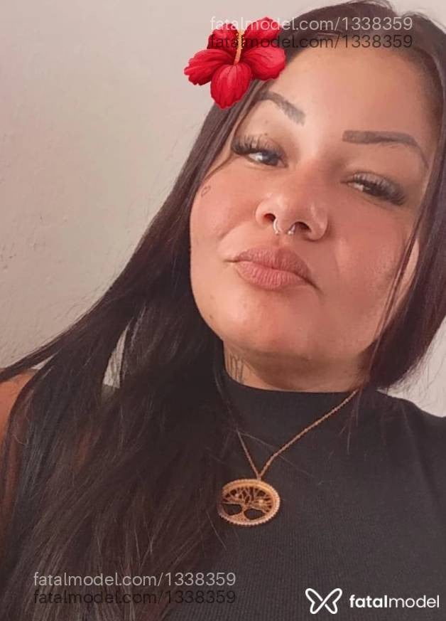 Acompanhante mulher morena (o) de olhos pretos - Marii Hellen Acompanhante mulher morena (o) de olhos pretos - Marii Hellen