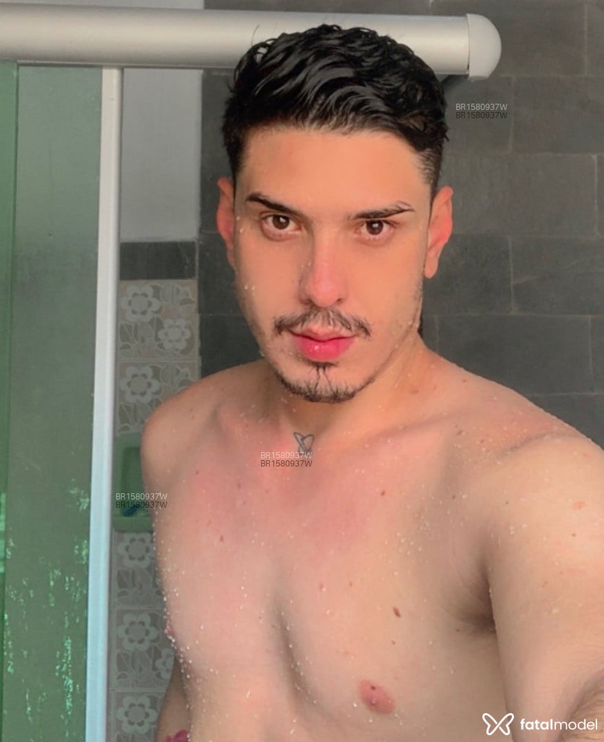 Acompanhante homem com cabelo castanho de olhos castanhos em Guaratinguetá Acompanhante homem com cabelo castanho de olhos castanhos em Guaratinguetá - Thomás Castro