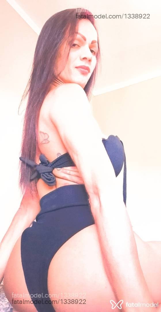 Acompanhante mulher trans com cabelo castanho de olhos castanhos - Lalinha Anaconda
