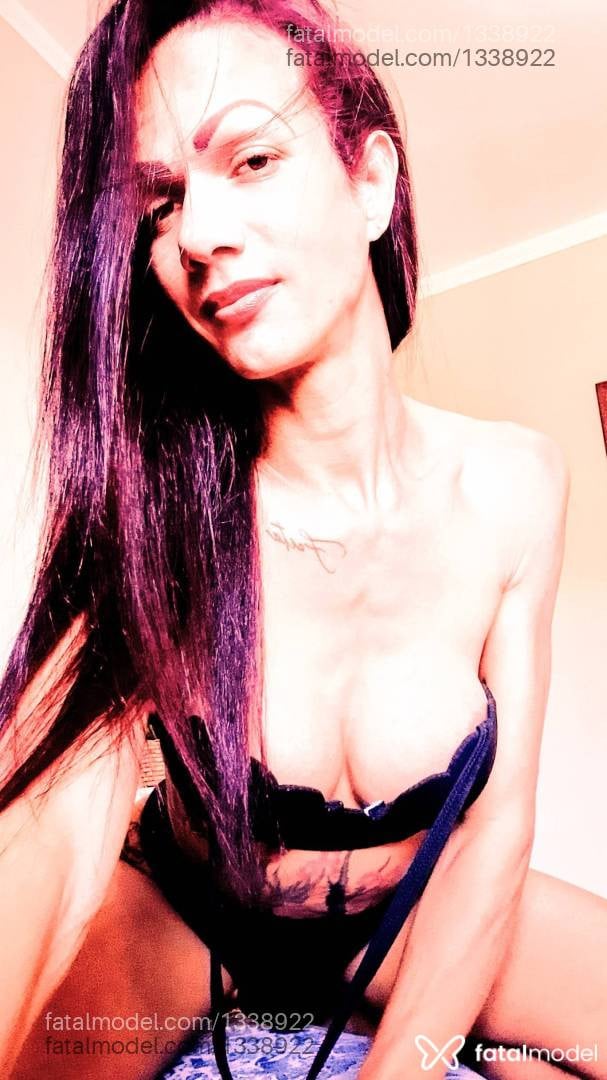 Acompanhante mulher trans com cabelo castanho de olhos castanhos - Lalinha Anaconda