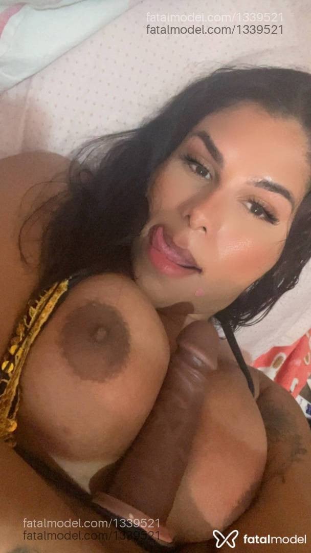Acompanhante mulher trans morena (o) de olhos pretos - Fanny