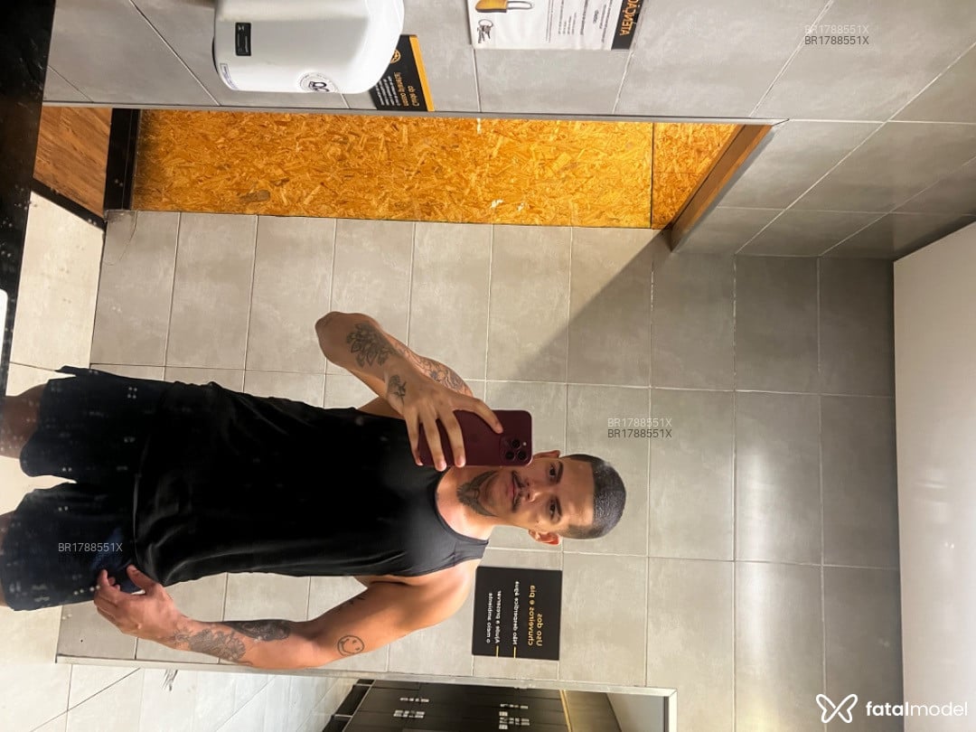 Acompanhante homem com cabelo castanho de olhos castanhos em Rio de Janeiro Acompanhante homem com cabelo castanho de olhos castanhos em Rio de Janeiro - NathanTatuado