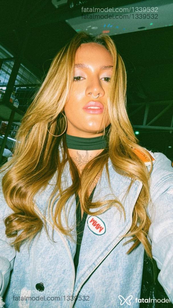 Acompanhante mulher trans com cabelo castanho de olhos castanhos em Bauru - SARA LEAO