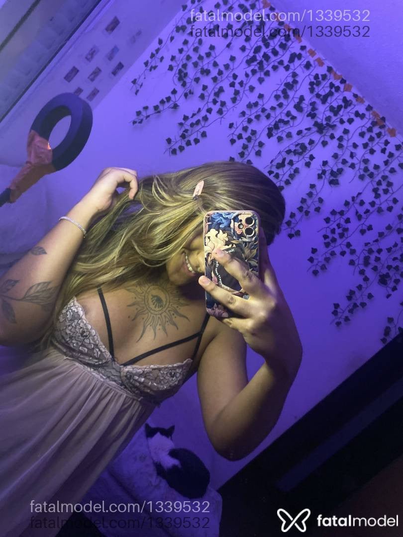 Acompanhante mulher trans com cabelo castanho de olhos castanhos em Bauru - SARA LEAO