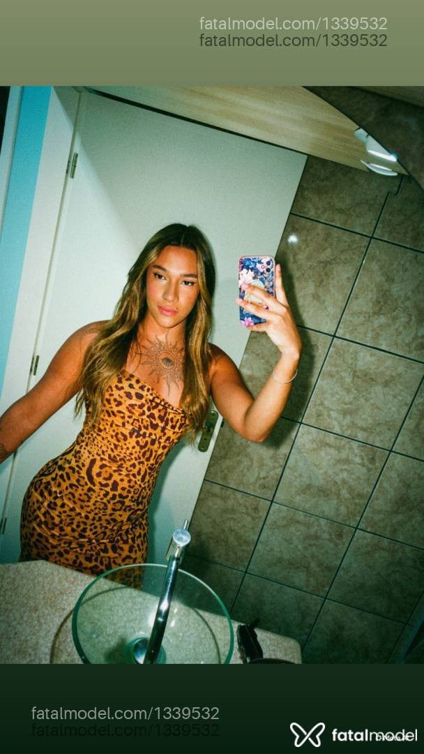 Acompanhante mulher trans com cabelo castanho de olhos castanhos em Bauru - SARA LEAO